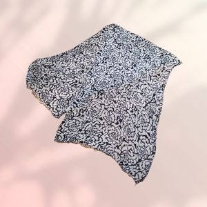 Banana Republic Black and white print scarf